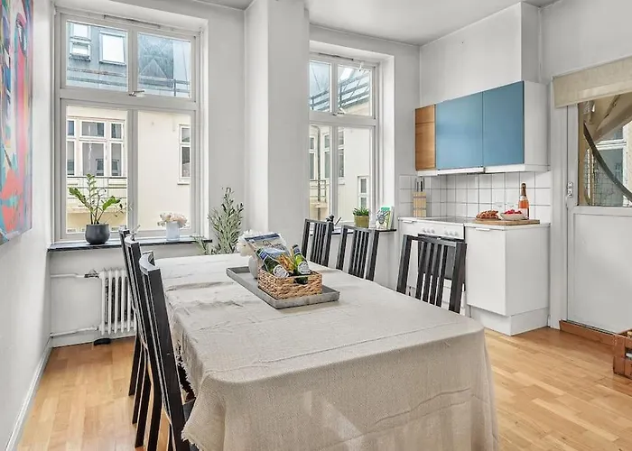 Expansive Charm: Cozy 150sqm Retreat In * Bergen