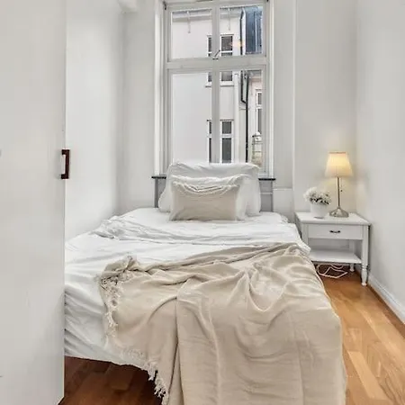 Apartment Expansive Charm: Cozy 150sqm Retreat In