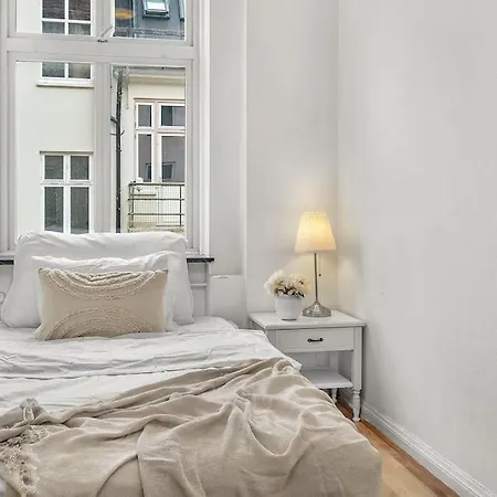 Apartment Expansive Charm: Cozy 150sqm Retreat In *