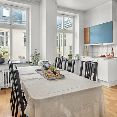 Expansive Charm: Cozy 150sqm Retreat In * Bergen