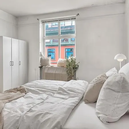 Apartment Expansive Charm: Cozy 150sqm Retreat In *