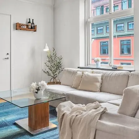 Expansive Charm: Cozy 150sqm Retreat In Apartment