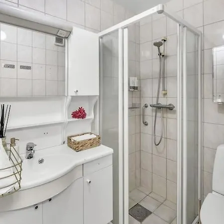 Lägenhet Expansive Charm: Cozy 150sqm Retreat In